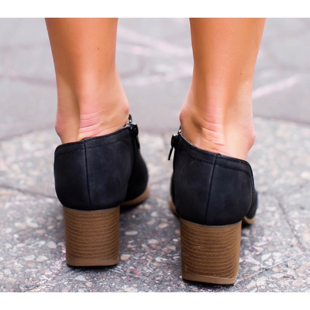 🌸 Black Cutout Peep Toe Bootie Sz 6-10 🌸 - Picture 3 of 3
